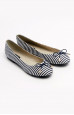 Chequered pump